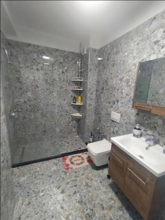 Appartement #1 Modern 1Br With Balcony In Up-And-Coming Hip Area à Tirana Extérieur photo